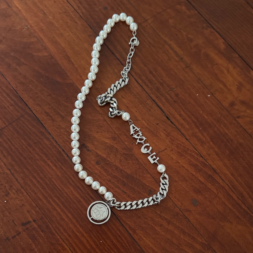 Elegant Silver and Pearl Necklace. One piece - Picture 5 of 5